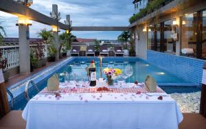 Bronam Central Suites