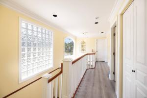 Cozy Huge Primary Suite Near UBC YVR Airport