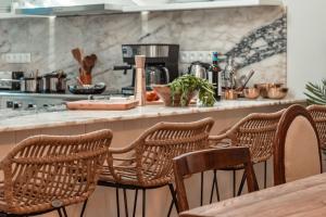 4BR Athens Gem Balcony & Stunning City Views