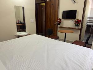 JMD Zoom Plaza Hotel