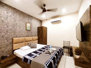 THE HEAVEN HOMESTAYS - A Budget Rooms By Dhesi Group
