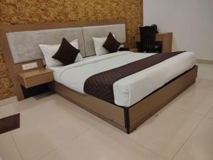 Hotel Havenwood Suites Near Delhi IGI Airport