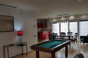 Vivienda amplia y cómoda hasta 10 huéspedes.