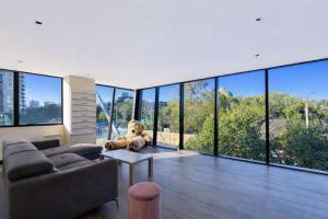 Grand St Kilda 2-story Sub-Penthouse