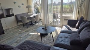 Duinzicht, ruim appartement met terras op de begane grond nabij strand