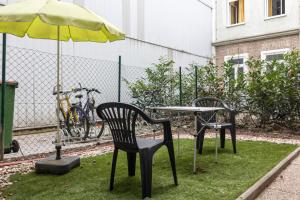 Central & Lovely Private Rooms in 3BR Shared Apt, with smart TV & WiFi