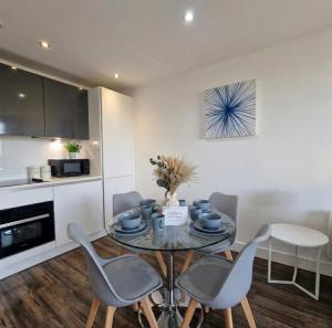 Luxury Canal Facing 2BR Mailbox Free Parking
