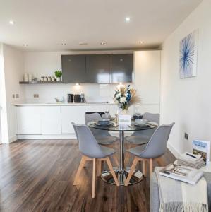 Luxury Canal Facing 2BR Mailbox Free Parking