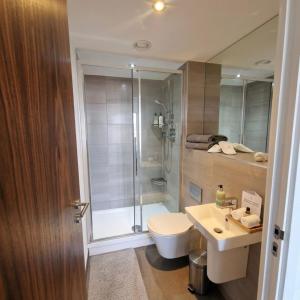 Luxury Canal Facing 2BR Mailbox Free Parking