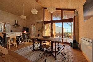 AIG 195 Chalet loft en bois massif avec terrasse et vue mer