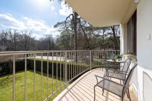 Przestronny Apartament Blisko Plaży z Balkonem by Noclegi Renters