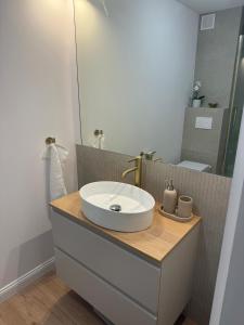 Flat - walking distance to the National Stadium