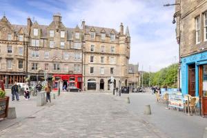 1 Bed in the heart of Grassmarket with Castle Views