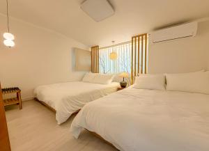 Bukchon Stay near Gyeongbokgung , Gwanghwamun, jongro,인사동거리