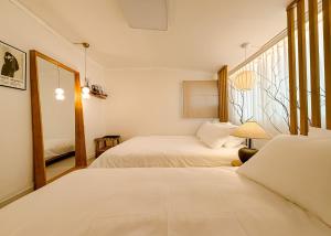 Bukchon Stay near Gyeongbokgung , Gwanghwamun, jongro,인사동거리