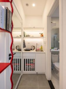 Premium Luxury Hotel w Rooftop Pool, Elevator, Staff 24-7