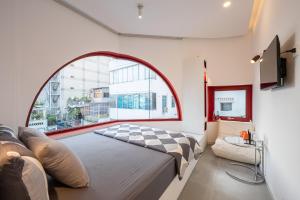 Premium Luxury Hotel w Rooftop Pool, Elevator, Staff 24-7