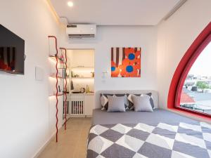 Premium Luxury Hotel w Rooftop Pool, Elevator, Staff 24-7