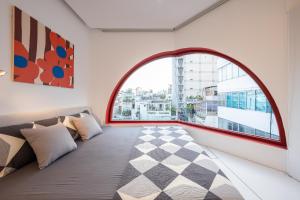 Premium Luxury Hotel w Rooftop Pool, Elevator, Staff 24-7