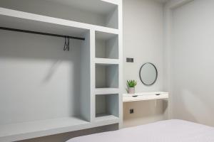 A Place 4U Spacious 2 BR Apt with Acropolis View