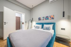 A Place 4U Spacious 2 BR Apt with Acropolis View