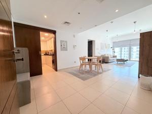 Modern 1BR, 8 Boulevard at Downtown Dubai