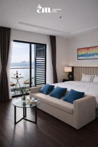 Em Apartment - Ocean and Lighthouse View, Sapphire Residence S2