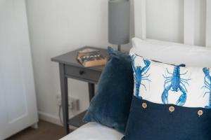 Home in Portscatho Sea Views Parking & Garden