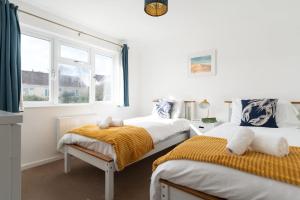 Home in Portscatho Sea Views Parking & Garden