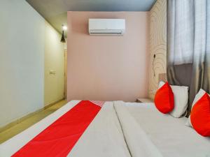 Super Hotel O D Plaza Near by Pitampura Metro Station
