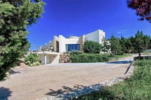 New! Villa Palau