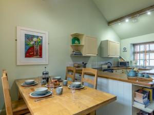 2 Bed in Axminster oc-bloom
