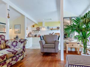 2 Bed in Brixham oc-bx083