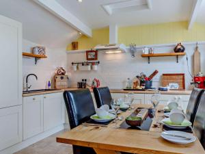 2 Bed in Brixham oc-bx083