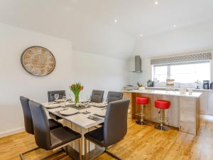 3 Bed in Westward Ho oc-60678