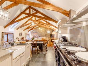 4 Bed in Kingsbridge oc-90027