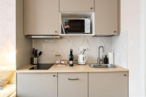 Super Central Studio with palace view!