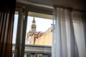 Super Central Studio with palace view!