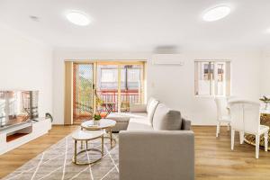 Stylish 2BR Apt Near Syd Uni