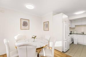 Stylish 2BR Apt Near Syd Uni