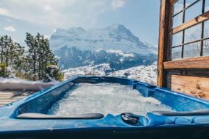 Surfers Sunset Spa with Jacuzzi & Panoramic Terrace