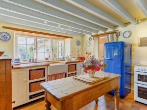 3 Bed in Beaminster oc-50738