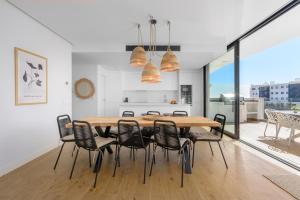 Paula Lemac - Stylish El Higueron Apartment with Sea Views, Spacious Terrace & Comfort