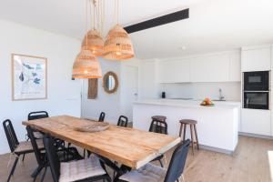 Paula Lemac - Stylish El Higueron Apartment with Sea Views, Spacious Terrace & Comfort