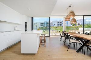 Paula Lemac - Stylish El Higueron Apartment with Sea Views, Spacious Terrace & Comfort