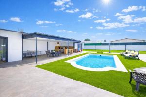 Cubos Casa Soles & Football field