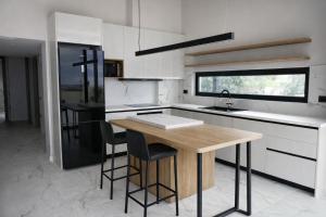 Pnoi Sea View Villas Piskopiano