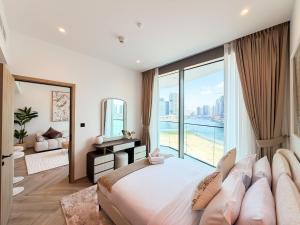 Bright 1BR in Peninsula Three, Scenic Water Views - 6AB15