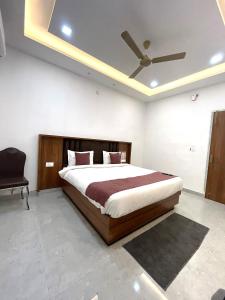 Hotel Girraj Stay Inn