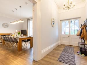 5 Bed in Holsworthy oc-77823